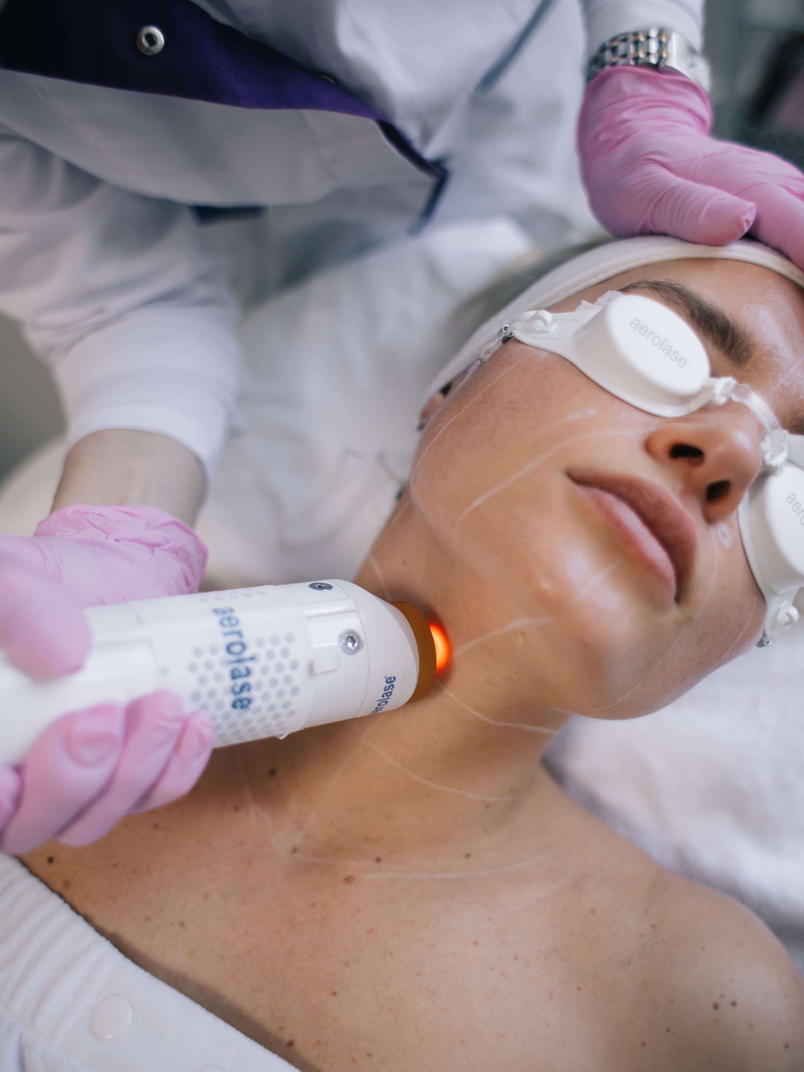 Aerolase Neo Elite in action